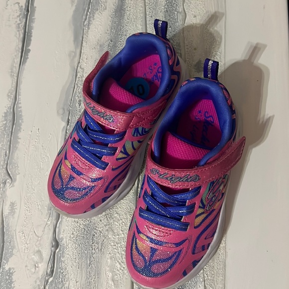 Little Girls Light Up Skechers - Picture 1 of 5